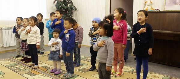 Москва. Мигранттардын балдарын бекер окуткан Нургүл. Чечилбеген маселе жок - Sputnik Кыргызстан