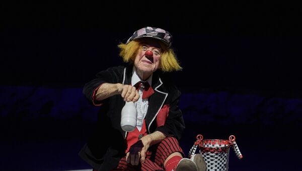 Архивное фото артист цирка, клоуна Олега Попова на арене цирка - Sputnik Кыргызстан