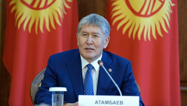 Президент Алмазбек Атамбаев во время встречи с главами правительств государств-членов ШОС - Sputnik Кыргызстан