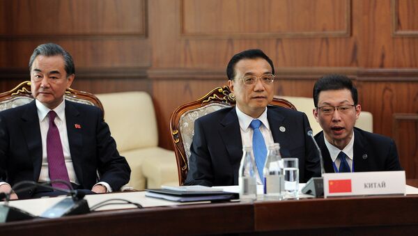 Премьер Госсовета КНР Ли Кэцян на заседании Совета глав правительств стран ШОС в узком составе - Sputnik Кыргызстан