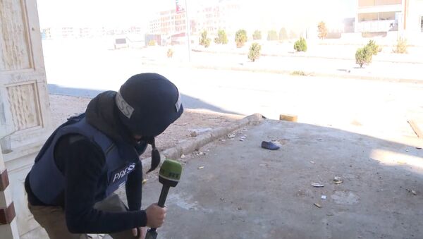 Съемочная группа RT под обстрелом боевиков в Алеппо. Момент инцидента - Sputnik Кыргызстан