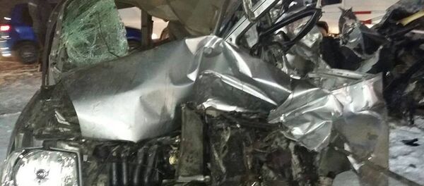 Поврежденные автомобили в результате крупного ДТП в тоннеле им К. Кольбаева на перевале Тоо-Ашуу - Sputnik Кыргызстан