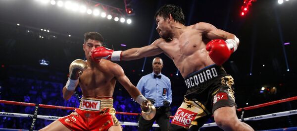 Боксерский бой между филиппинским боксером Мэнни Пакьяо и американцем Джесси Варгаса Боксерский бой между филиппинским боксером Мэнни Пакьяо и американцем Джесси Варгаса - Sputnik Кыргызстан