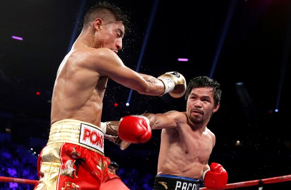 Боксерский бой между филиппинским боксером Мэнни Пакьяо и американцем Джесси Варгаса - Sputnik Кыргызстан
