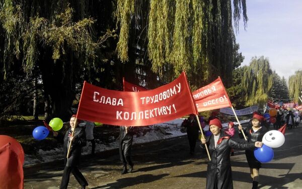 В одном из санаториев курортной зоны Иссык-Кульской области прошел парад в честь Дня Великой октябрьской социалистической революции - Sputnik Кыргызстан