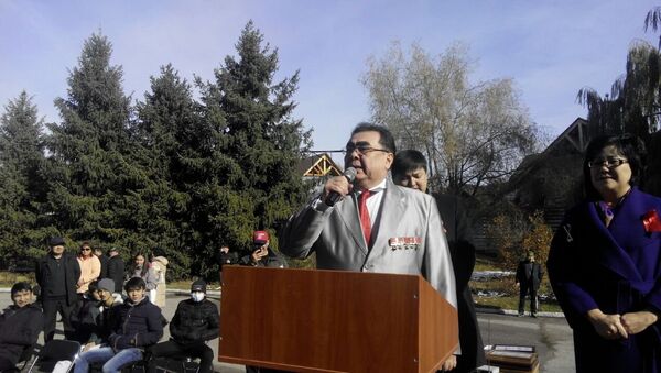 Парад в честь Дня Великой октябрьской социалистической революции в Чолпон-Ате - Sputnik Кыргызстан