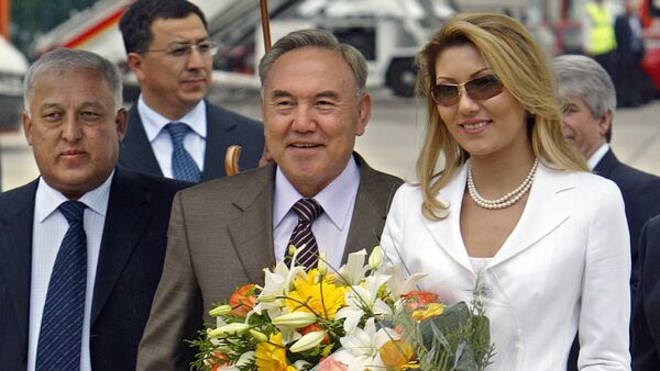 Первый президент Казахстана Нурсултан Назарбаев с дочерью Алией Назарбаевой. Архивное фото - Sputnik Кыргызстан