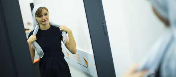 Кыргызстандык Уларбек Бакырдиновдун жубайы Анастасия Озерска - Sputnik Кыргызстан