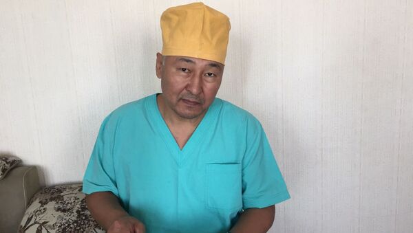 Врач, лор национального госпиталя в Бишкеке Жолчубек Жумабеков - Sputnik Кыргызстан