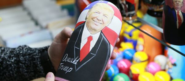 Матрешка с изображением кандидата в президенты США Дональда Трампа в сувенирном магазине. - Sputnik Кыргызстан