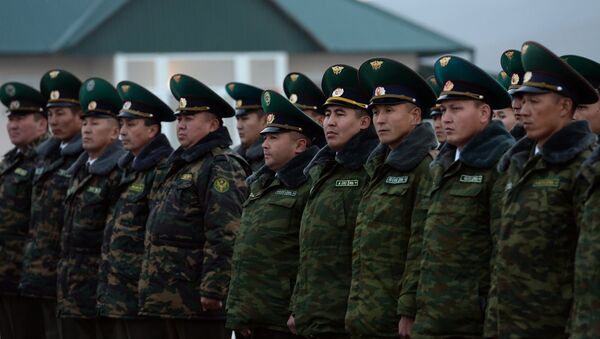 Пограничники в строю. Архивное фото - Sputnik Кыргызстан