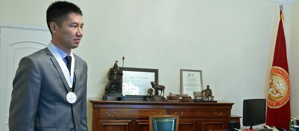 Архивное фото кыргызстанского шахматиста Семетея Тологон тегина - Sputnik Кыргызстан