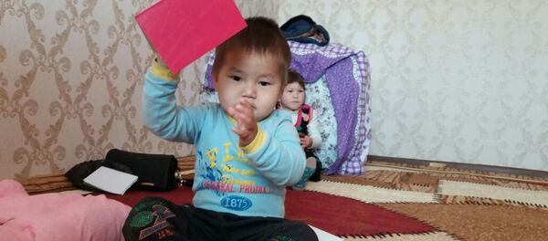 Картондо уктаган Исхактын жаңы өргөдө жаңырган күлкүсү - Sputnik Кыргызстан