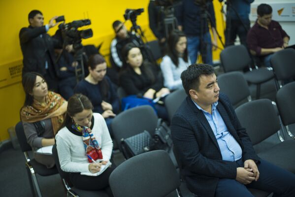Пресс-конференция по вопросу о запрете на продажу алкоголя после 22.00 в мультимедийном пресс-центре Sputnik Кыргызстан - Sputnik Кыргызстан