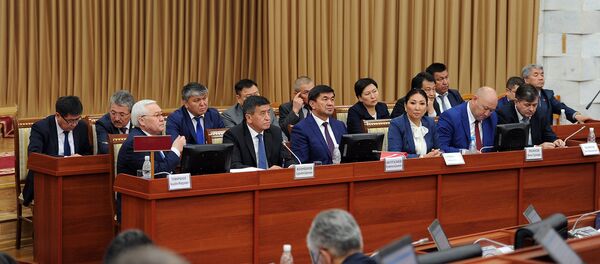 Заседание Жогорку Кенеша Кыргызской Республики представил Программу, структуру и состав Правительства Кыргызской Республики. Заседание Жогорку Кенеша Кыргызской Республики представил Программу, структуру и состав Правительства Кыргызской Республики. - Sputnik Кыргызстан