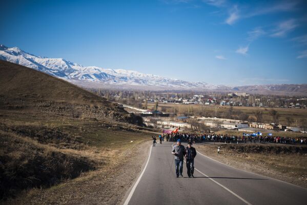 Жөө жүрүш Таш-Дөбө айылында башталды - Sputnik Кыргызстан