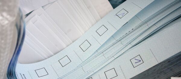 Уничтожение бюллетеней по выборам мэра Екатеринбурга, прошедших в 2008 году - Sputnik Кыргызстан