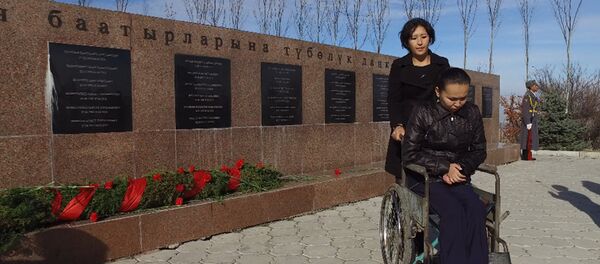 Жүздөгөн майып жөө жүрүшкө чыгып, 7-апрель баатырларын эскерди - Sputnik Кыргызстан