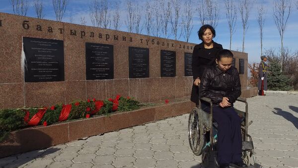 Жүздөгөн майып жөө жүрүшкө чыгып, 7-апрель баатырларын эскерди - Sputnik Кыргызстан