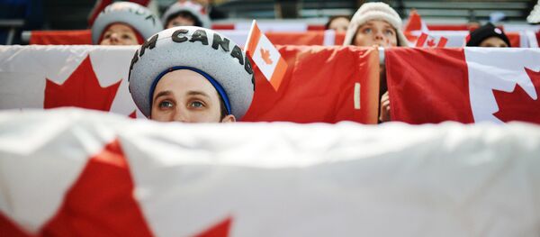 Канада желегин көтөргөн күйөрмандар. Архив - Sputnik Кыргызстан