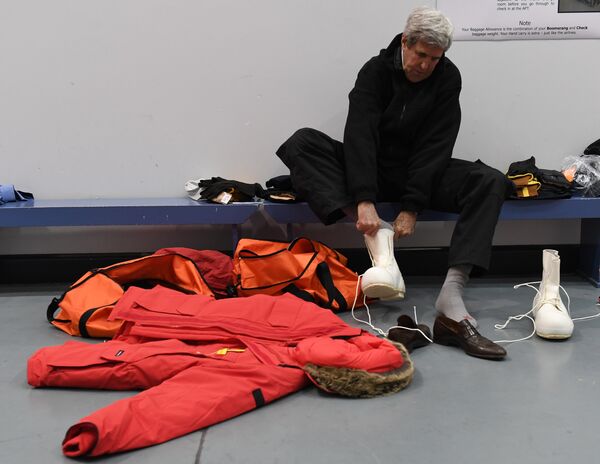 Жаңы Зеландиядагы Эл аралык антарктикалык борборго барган АКШнын мамлекеттик катчысы Жон Керри болуп көрбөгөндөй суукка даярданып жатат - Sputnik Кыргызстан