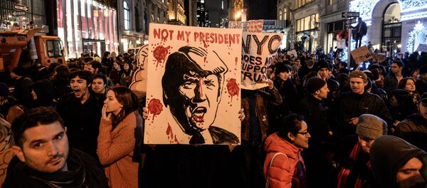 Акция протеста против Д. Трампа в Нью-Йорке - Sputnik Кыргызстан