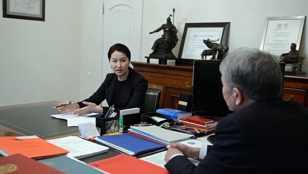 Президент КР Алмазбек Атамбаев принял Генерального прокурора Кыргызской Республики Индиру Джолдубаеву - Sputnik Кыргызстан