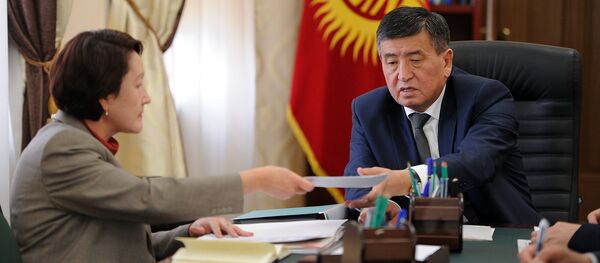 Премьер-министр Сооронбай Жээнбеков БШК төрайымы Нуржан Шайлдабекованы кабыл алуу учурунда - Sputnik Кыргызстан