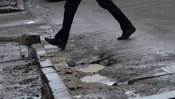 Разбитые дороги в Великом Новгороде - Sputnik Кыргызстан