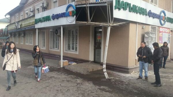Аптека на пересечении улиц Абдрахманова и Горького где произошло ДТП - Sputnik Кыргызстан