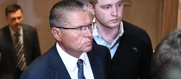 Министр экономического развития РФ Алексей Улюкаев в здании Басманного суда города Москвы. Министр экономического развития РФ Алексей Улюкаев в здании Басманного суда города Москвы. - Sputnik Кыргызстан