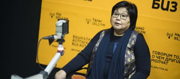 Директор клиники профессора Асымбековой, экс вице-премьер-министр по социальным вопросам КР Гульнара Асымбекова во время интервью Sputnik Кыргызстан - Sputnik Кыргызстан