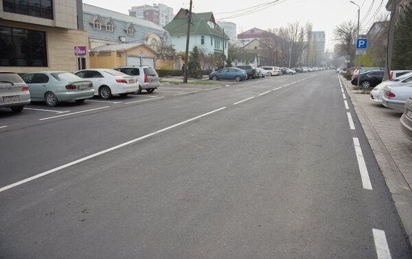 Бишкектеги Орозбеков көчөсүнө жүргүзүлгөн оңдоо иштери аяктап, жол каттам ачылды - Sputnik Кыргызстан