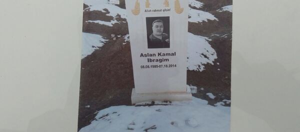 Памятник гражданина США, который застраховал свою жизнь на 1 миллион долларов, после чего с целью получить выплаты в Ошской области подделал документы о своей смерти Памятник гражданина США, который застраховал свою жизнь на 1 миллион долларов, после чего с целью получить выплаты в Ошской области подделал документы о своей смерти - Sputnik Кыргызстан