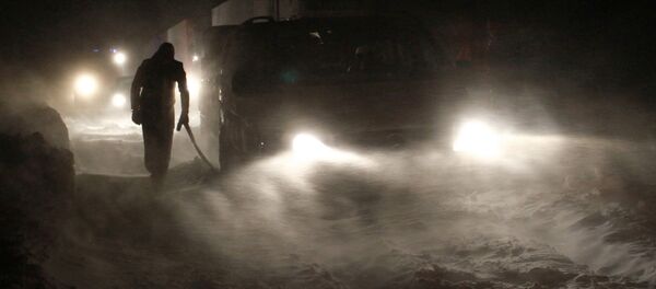 На автотрассе Киев–Чоп из-за снежных заносов образовалась пробка - Sputnik Кыргызстан