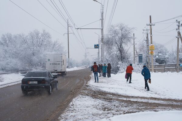 Снегопад в городе Бишкек - Sputnik Кыргызстан