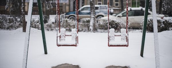 Снегопад в городе Бишкек - Sputnik Кыргызстан