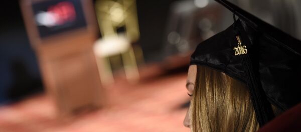 Жогорку окуу жайынын бүтүрүүчүсү - Sputnik Кыргызстан