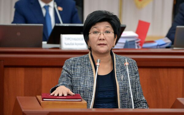 Министр труда и социального развития КР Таалайкул Исакунова - Sputnik Кыргызстан