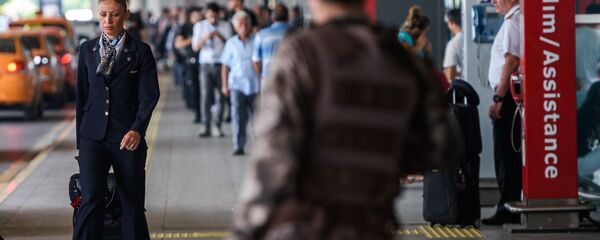 Сотрудник правоохранительных органов Турции. Архивное фото - Sputnik Кыргызстан