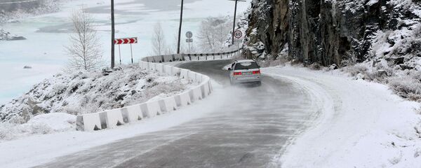 Тоолуу аймактагы жолдогу унаа. Архив Тоолуу аймактагы жолдогу унаа. Архив - Sputnik Кыргызстан