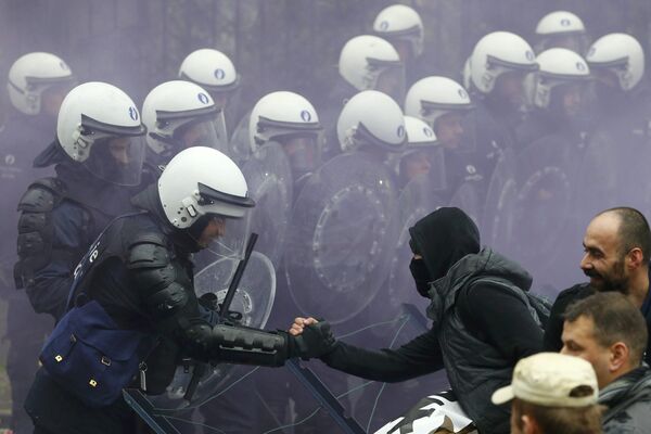 Акция протеста военнослужащих против пенсионной реформы в Бельгии - Sputnik Кыргызстан