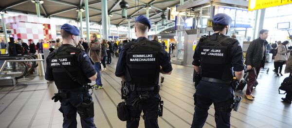 Усиление безопасности в аэропорту Схипхол в Амстердаме - Sputnik Кыргызстан