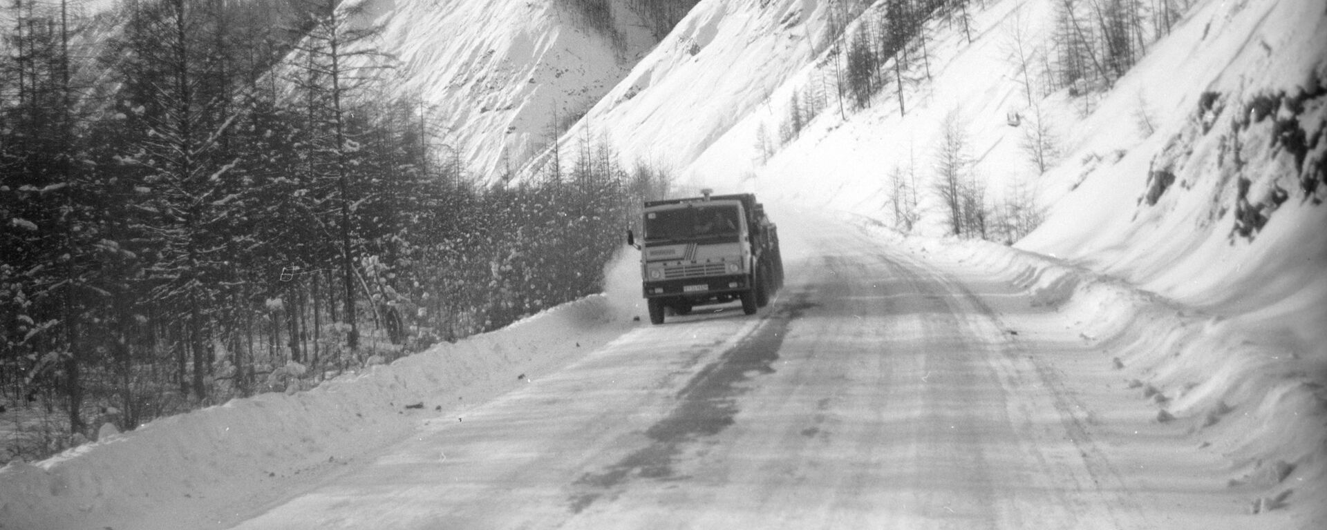 КамАЗ на трассе. Архивное фото - Sputnik Кыргызстан, 1920, 16.03.2026