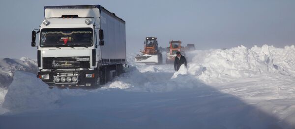 Движение на трассе Волгоград - Саратов ограничено из-за непогоды Движение на трассе Волгоград - Саратов ограничено из-за непогоды - Sputnik Кыргызстан