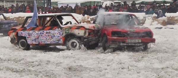 Темир тулпарлардын таймашы: айдоочулар унааларынын күчүн сынашты - Sputnik Кыргызстан