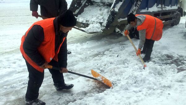 Очистка улиц Бишкека от снега - Sputnik Кыргызстан