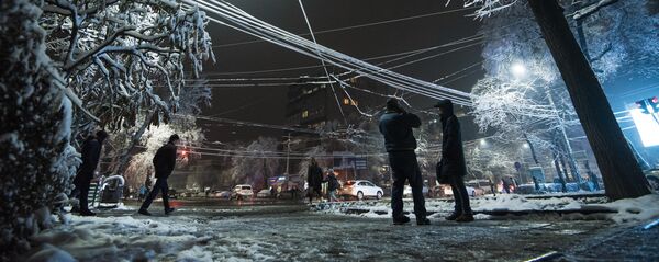 Вид на вечерний Бишкек после снегопада. Архивное фото - Sputnik Кыргызстан