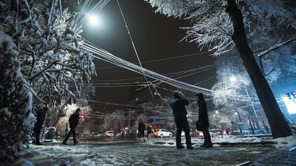 Вид на вечерний Бишкек после снегопада. Архивное фото - Sputnik Кыргызстан