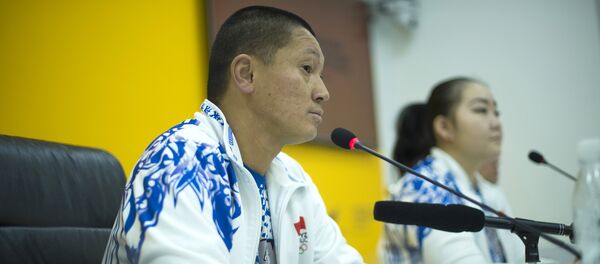 Тумар бийчилер тобунун жетекчиси Эрмек Кадыров Sputnik Кыргызстан агенттигинин мультимедиалык борборунда өткөн жыйында Тумар бийчилер тобунун жетекчиси Эрмек Кадыров Sputnik Кыргызстан агенттигинин мультимедиалык борборунда өткөн жыйында - Sputnik Кыргызстан